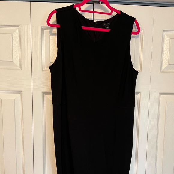 Ann Taylor Dresses & Skirts - Ann Taylor classic shift in size 16. Only worn once.